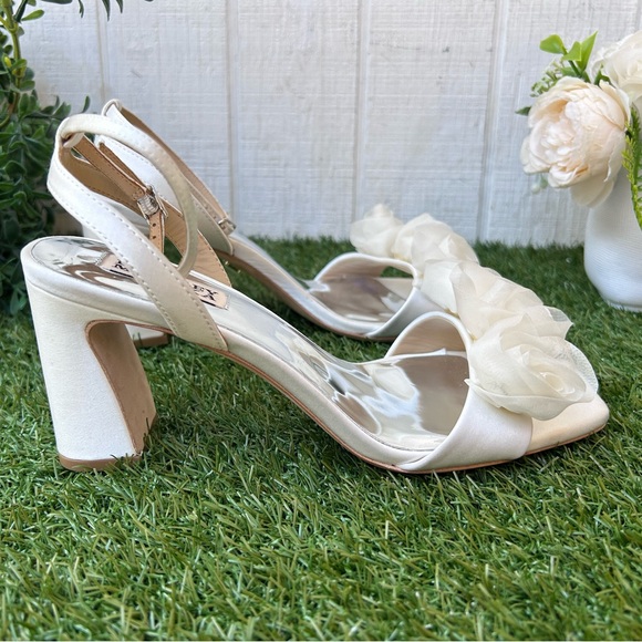 Badgley Mischka Carli Ankle-Strap Sandals - Soft White size 7.5 new - Picture 13 of 16